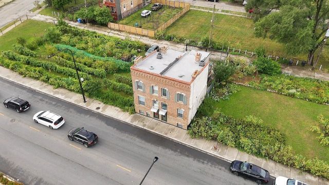 24 S Sacramento Boulevard, Chicago, IL 60612