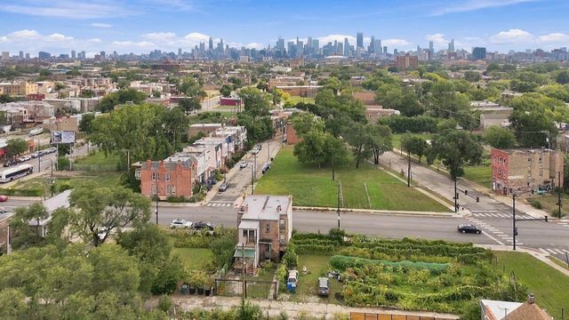 24 S Sacramento Boulevard, Chicago, IL 60612