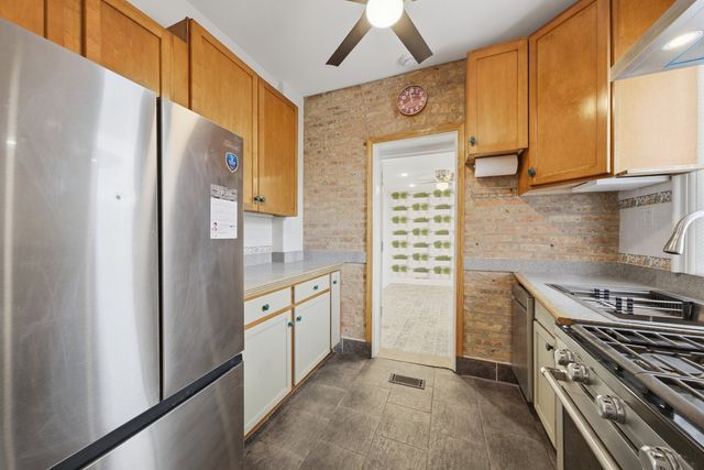 24 S Sacramento Boulevard, Chicago, IL 60612