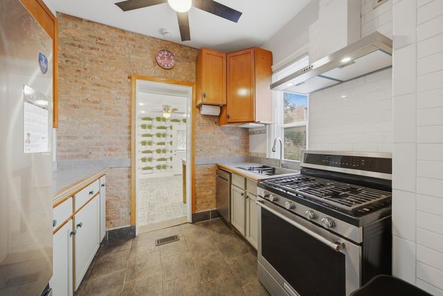 24 S Sacramento Boulevard, Chicago, IL 60612