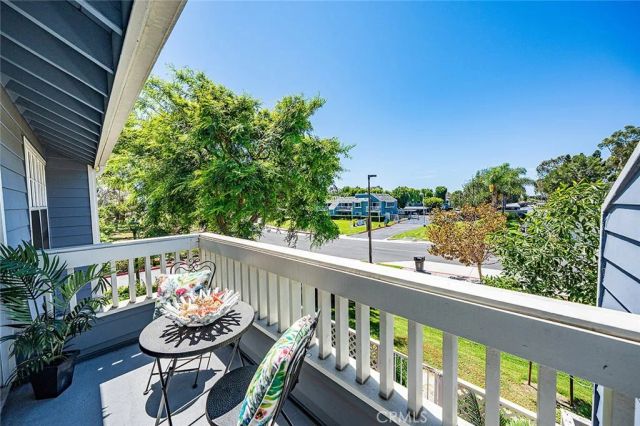 421 Burlington Court 101, Long Beach, CA 90803