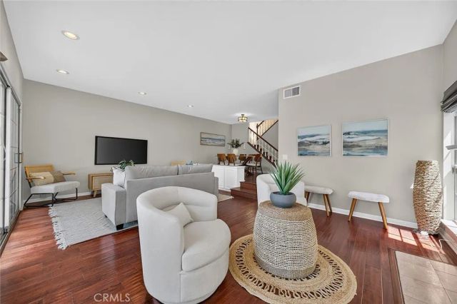 421 Burlington Court 101, Long Beach, CA 90803