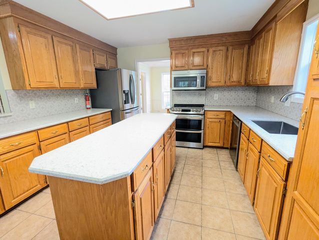 150 Haleswood Circle, Goose Creek, SC 29445