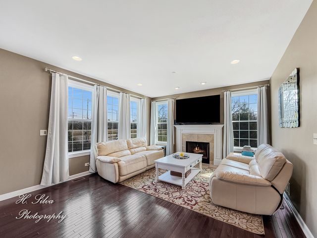 1403 Karen Drive, West Dundee, IL 60118