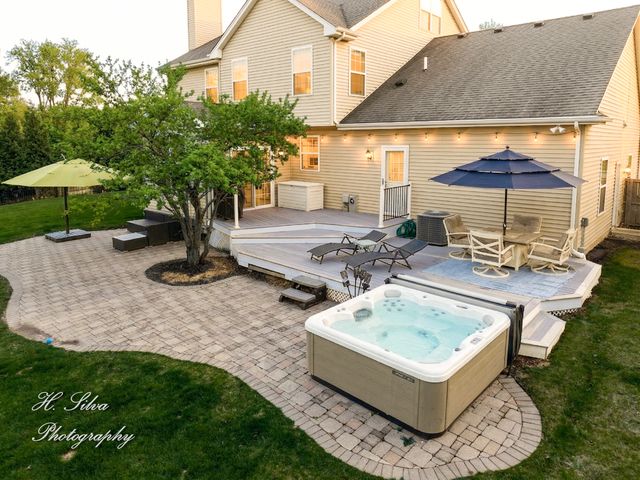 1403 Karen Drive, West Dundee, IL 60118