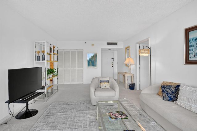 6895 Willow Wood Drive 1065, Boca Raton, FL 33434