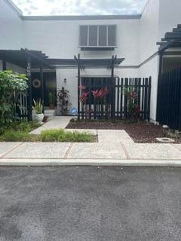 1660 W Golfview Drive, Pembroke Pines, FL 33026