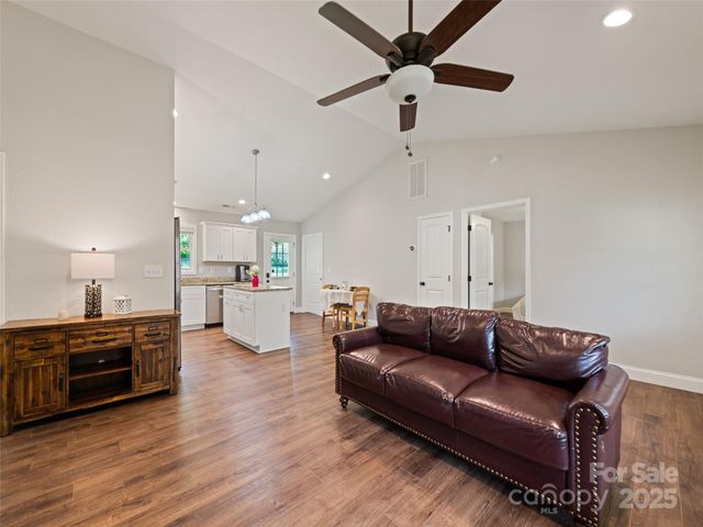 101 Meadowbrook Drive, Franklin, NC 28734