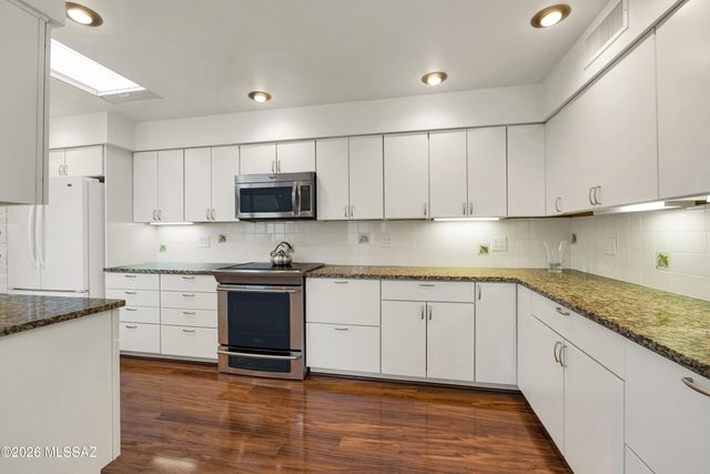 6250 N Campbell Avenue, Tucson, AZ 85718
