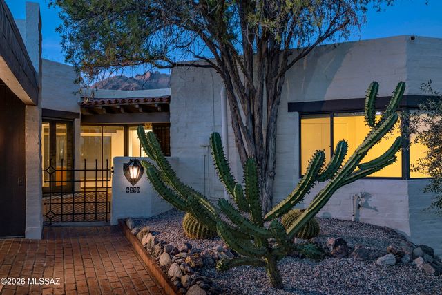 6250 N Campbell Avenue, Tucson, AZ 85718