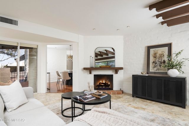 6250 N Campbell Avenue, Tucson, AZ 85718