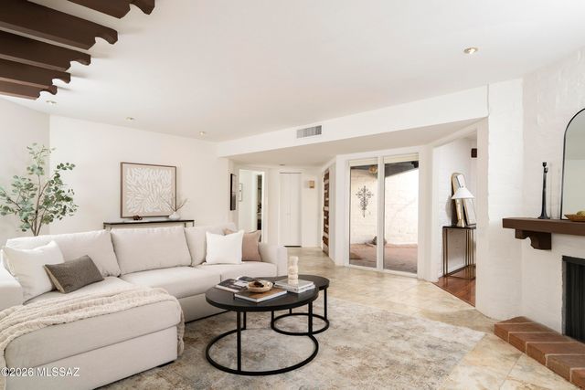 6250 N Campbell Avenue, Tucson, AZ 85718