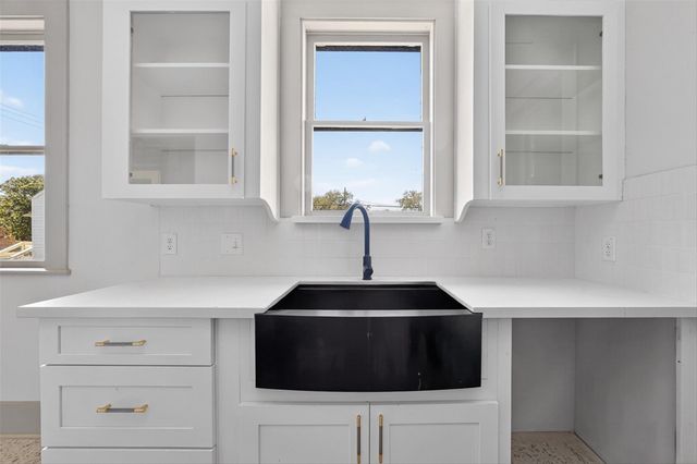 3616 Avenue L, Galveston, TX 77550