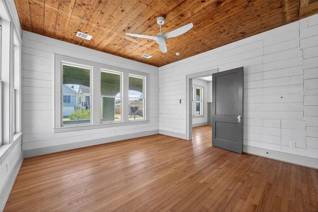 3616 Avenue L, Galveston, TX 77550