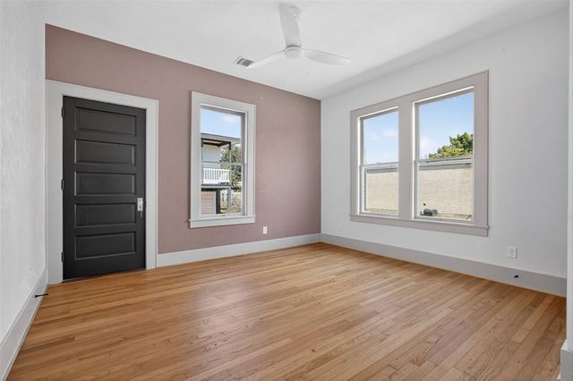 3616 Avenue L, Galveston, TX 77550