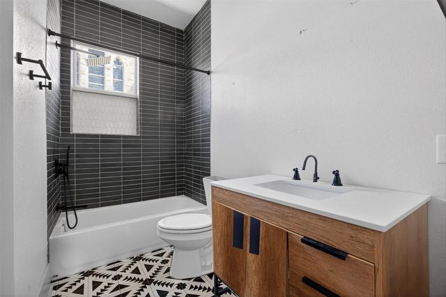 3616 Avenue L, Galveston, TX 77550