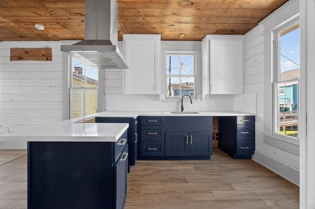 3616 Avenue L, Galveston, TX 77550