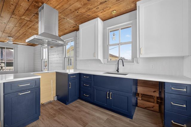 3616 Avenue L, Galveston, TX 77550