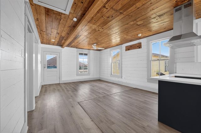 3616 Avenue L, Galveston, TX 77550