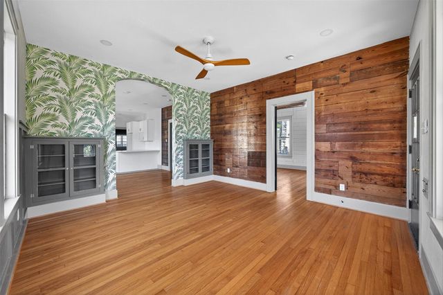 3616 Avenue L, Galveston, TX 77550