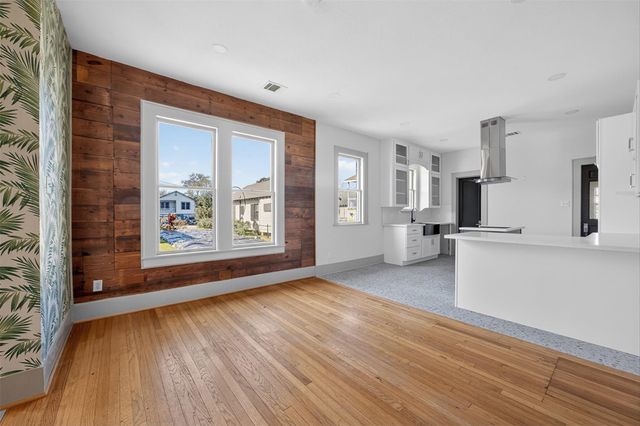 3616 Avenue L, Galveston, TX 77550