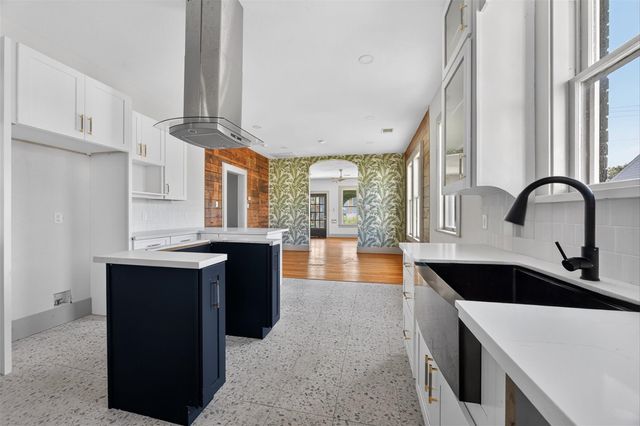 3616 Avenue L, Galveston, TX 77550