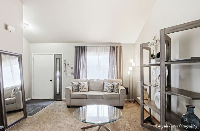 1920 Island Court, Woodstock, IL 60098