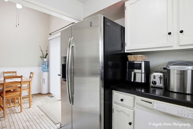 1920 Island Court, Woodstock, IL 60098