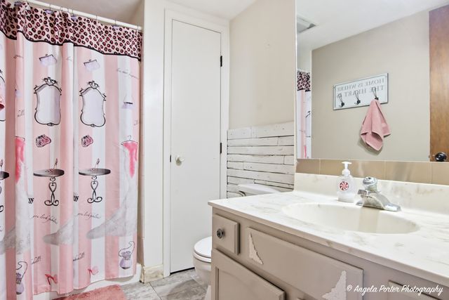 1920 Island Court, Woodstock, IL 60098