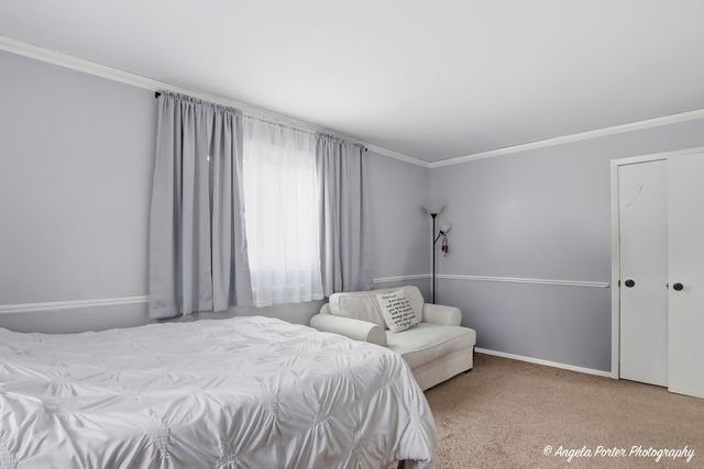 1920 Island Court, Woodstock, IL 60098