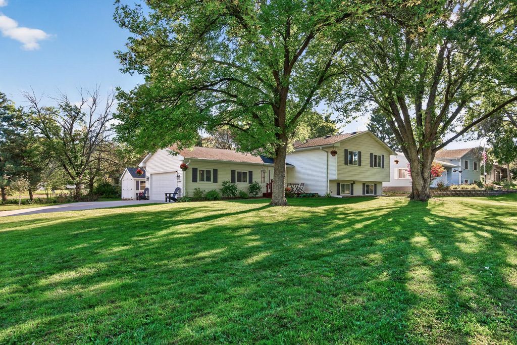 4270 Victoria Street N, Shoreview, MN 55126 — exterior