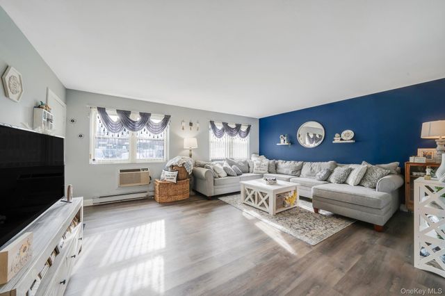 100 Connetquot Avenue 7, East Islip, NY 11730