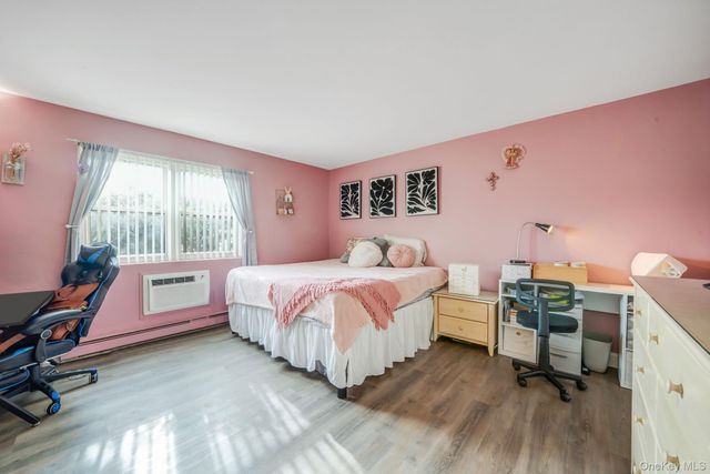 100 Connetquot Avenue 7, East Islip, NY 11730