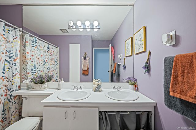 100 Connetquot Avenue 7, East Islip, NY 11730