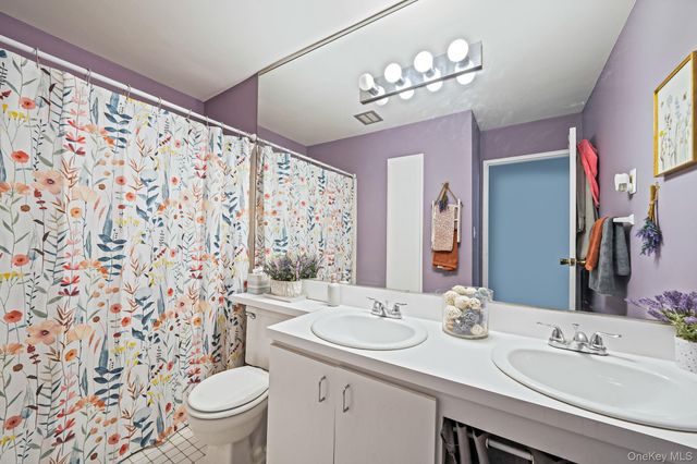 100 Connetquot Avenue 7, East Islip, NY 11730