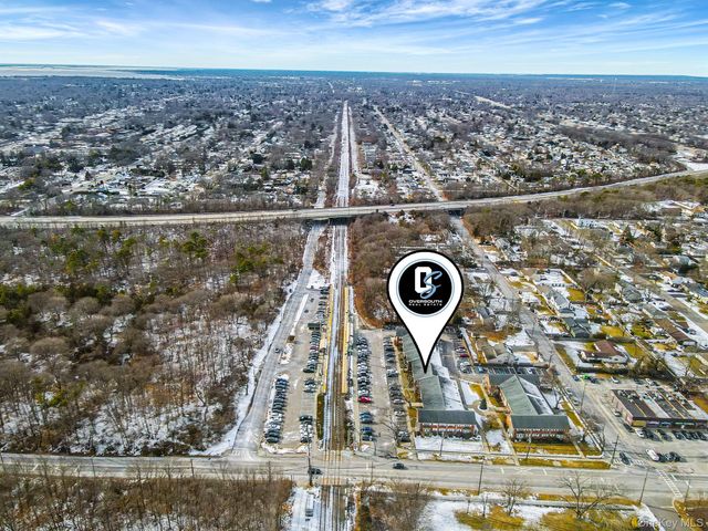 100 Connetquot Avenue 7, East Islip, NY 11730