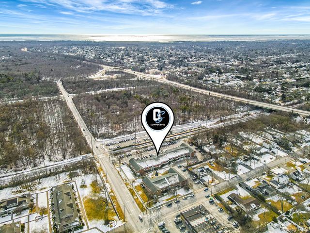 100 Connetquot Avenue 7, East Islip, NY 11730