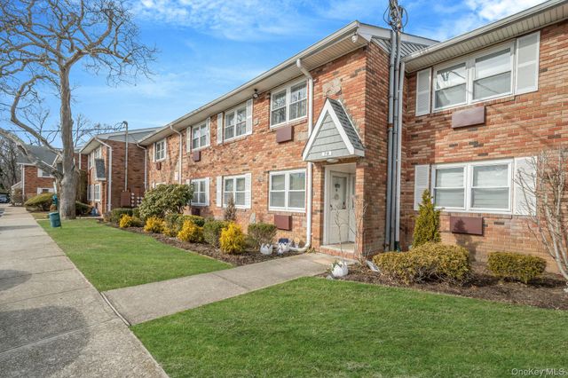 100 Connetquot Avenue 7, East Islip, NY 11730