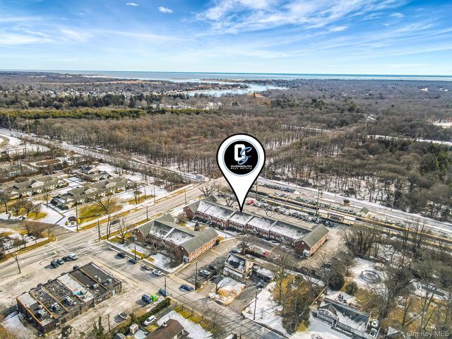 100 Connetquot Avenue 7, East Islip, NY 11730