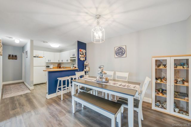 100 Connetquot Avenue 7, East Islip, NY 11730