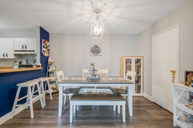 100 Connetquot Avenue 7, East Islip, NY 11730