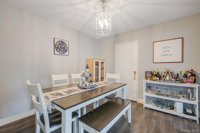 100 Connetquot Avenue 7, East Islip, NY 11730