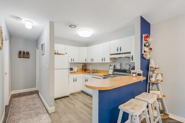 100 Connetquot Avenue 7, East Islip, NY 11730