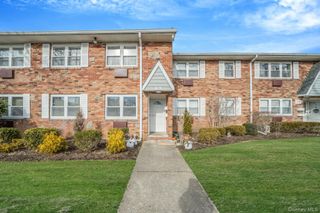 100 Connetquot Avenue 7, East Islip, NY 11730