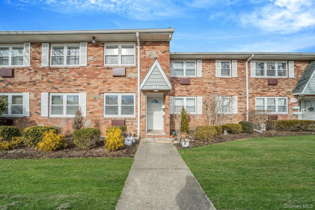 100 Connetquot Avenue 7, East Islip, NY 11730