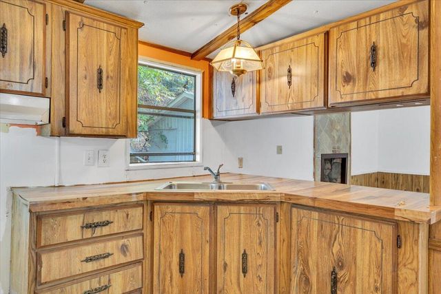 6973 Henry RD, Henry, VA 24102