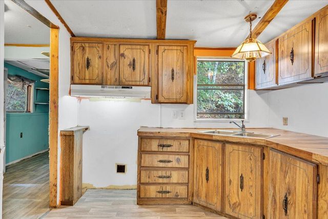 6973 Henry RD, Henry, VA 24102