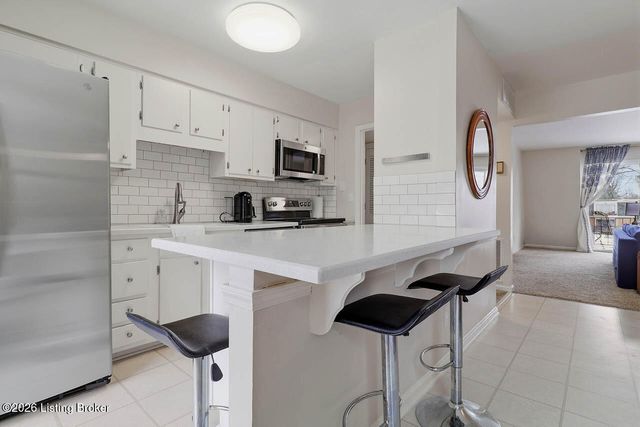 521 Zorn Ave F4, Louisville, KY 40206