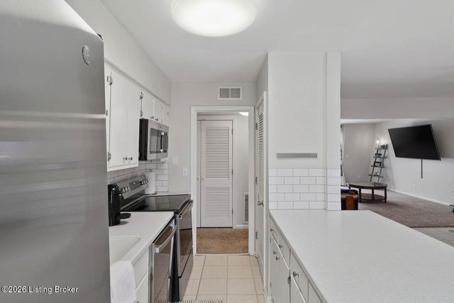 521 Zorn Ave F4, Louisville, KY 40206