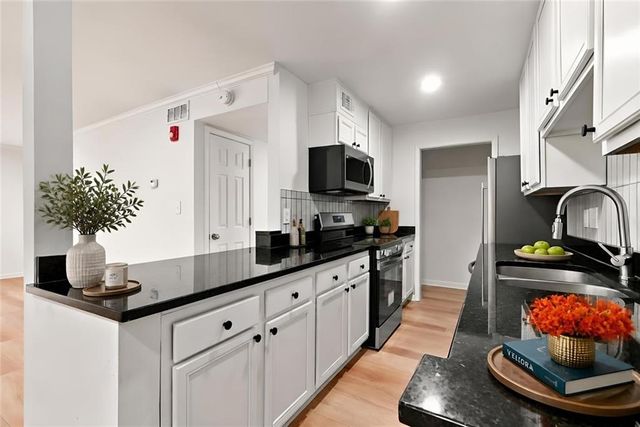5095 Roswell Road 209, Sandy Springs, GA 30342